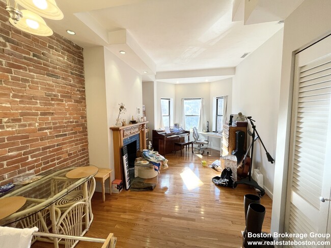 Photo - 71 Gainsborough St Apartments Unit 301