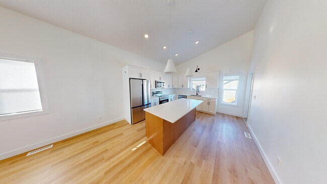 Photo - 11950-11979 79 Ave