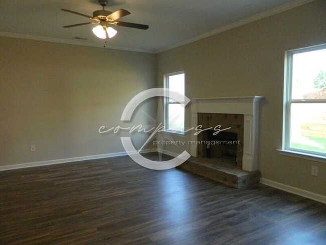 101 Squarewood Ln