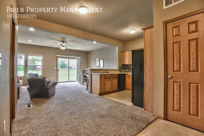 902 S Woodson Ct