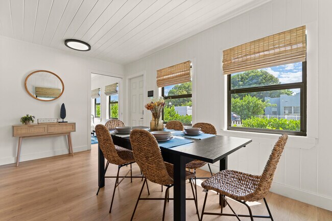 Photo - 721 Dobbins St