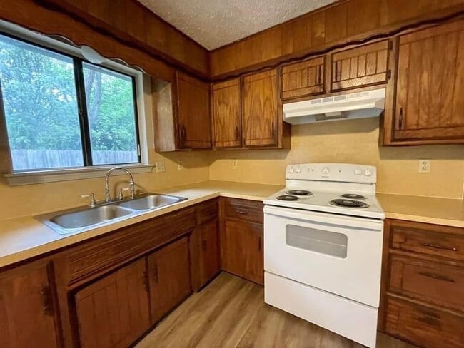 Photo - 221 5th Ave NW