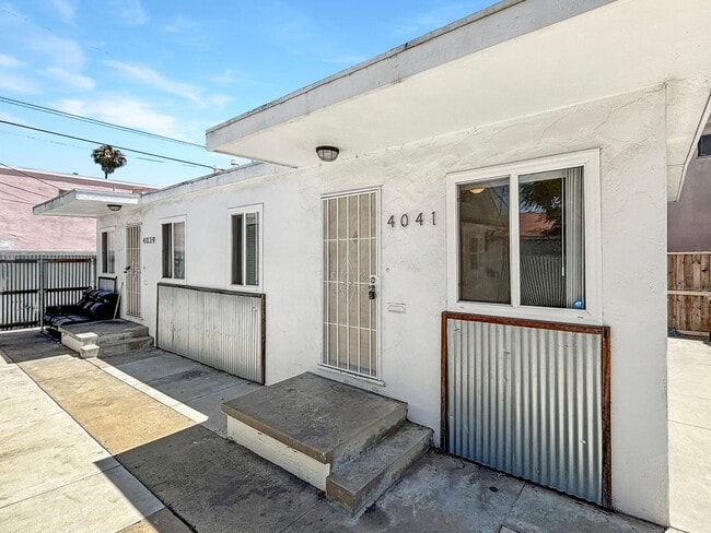 Building Photo - Gorgeous 1B/1BA Upgraded Duplex in City He... Unit 4041 Rental