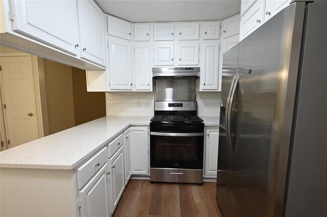 Photo - 9715 Oak Hollow Dr
