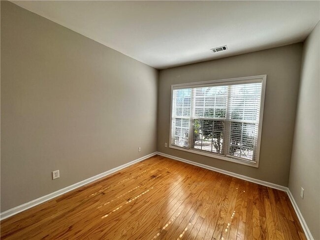 Photo - 2403 Walnut Tree Ln