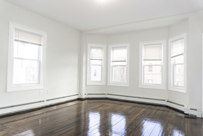 Building Photo - 3147-3149 Washington St. Unit 3