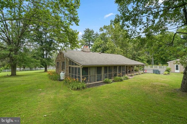 Photo - 15027 Braddock Rd