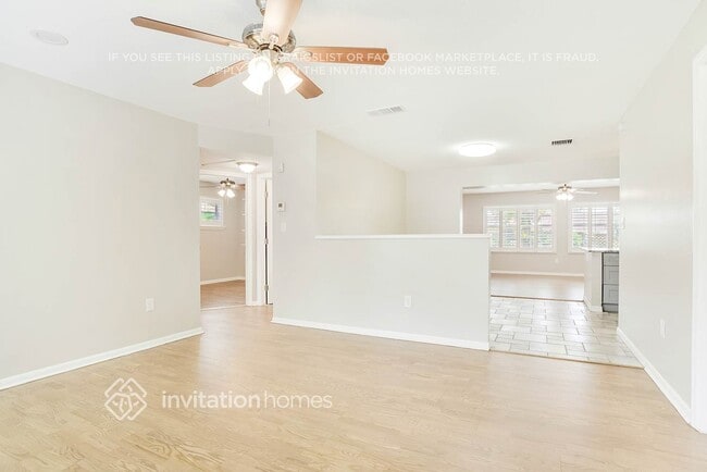 Photo - 6461 Yellowstone St