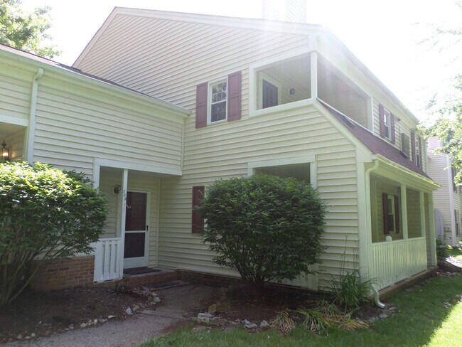 Building Photo - 2 Bedroom 2 Bath Condo 2 Car Garage