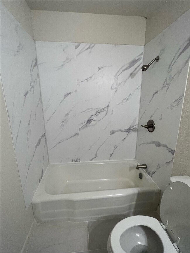 Photo - 265 W Hartel St