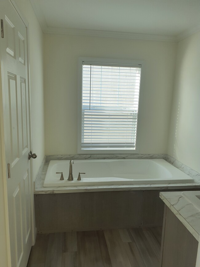 Photo - 1622 Jarrard Way