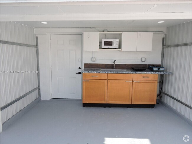 Building Photo - 5451 W 10th Ave Unit 5 Rental