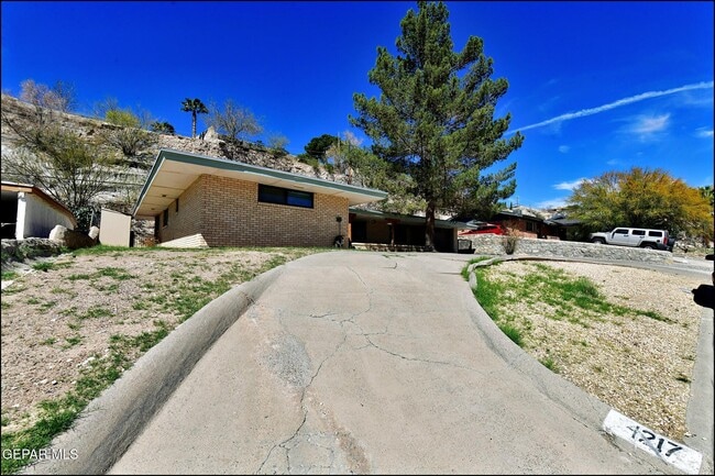 Building Photo - 4217 Canterbury Dr