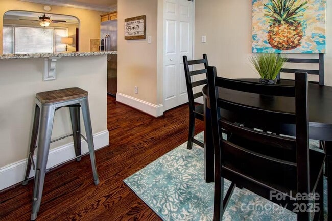 Photo - 2604 E 5th St