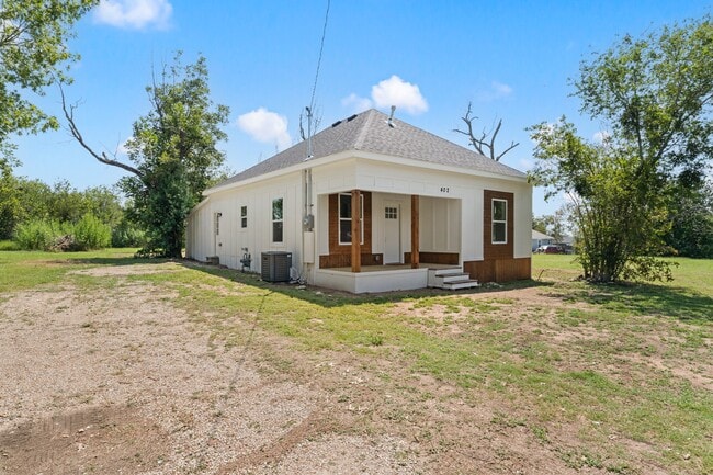 Photo - 402 E Charles St
