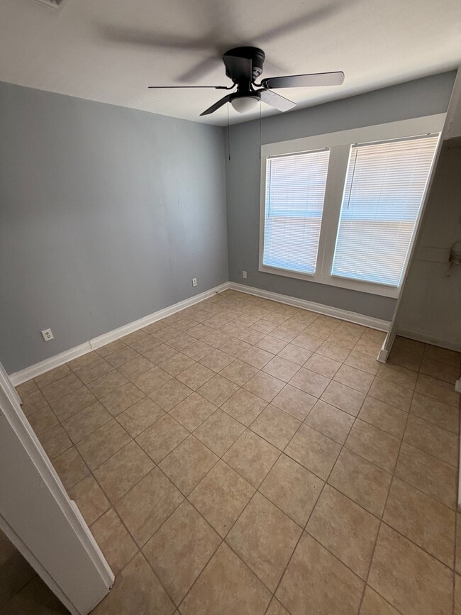 Photo - 146 E Slattery Blvd