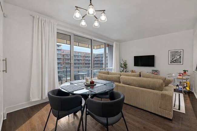 Photo - 901 Rue de la Commune E Unit 405