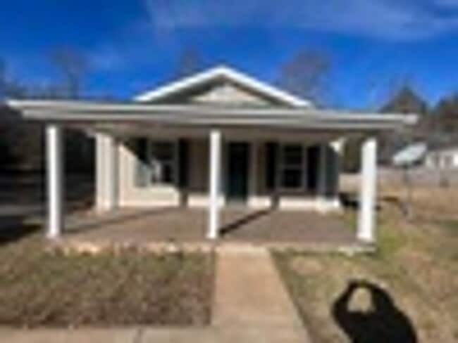 Building Photo - AVALIABLE NOW!!