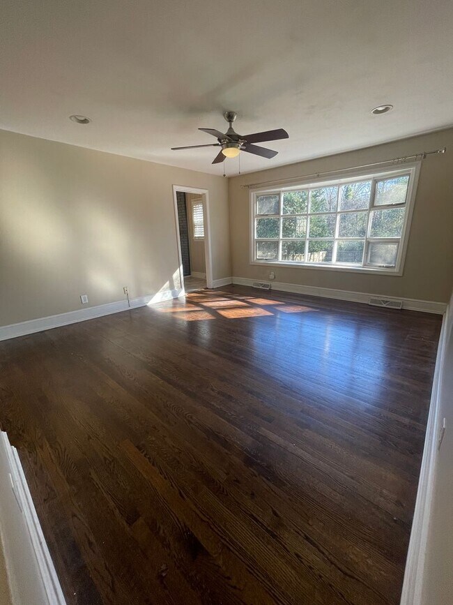 Photo - 3 BR Brick Ranch with Fenced Yard in Starm...