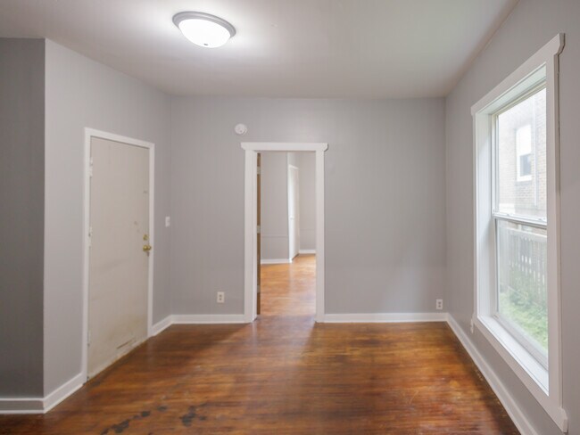Building Photo - 3206 Bryant Ave S Unit 2 Rental