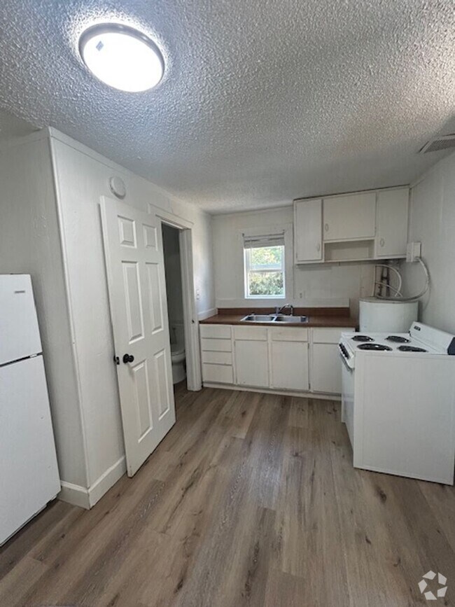 Building Photo - Adorable Updated Studio Home in the Heart ...