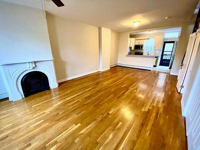 Photo - 323.5 Pavonia Ave