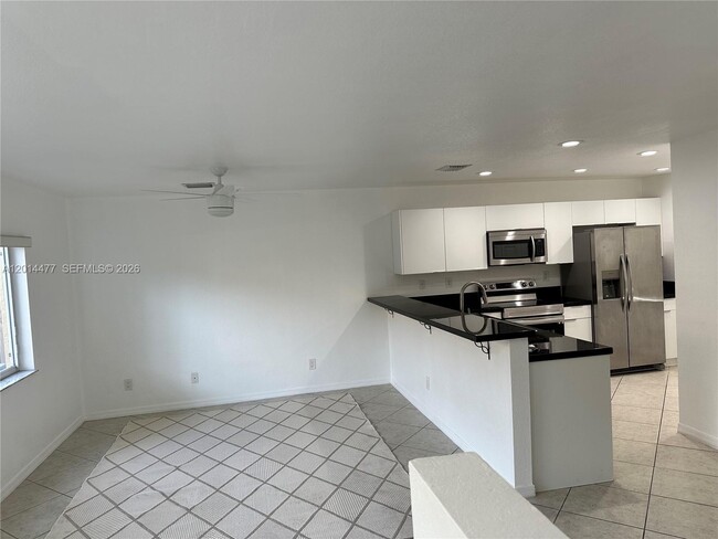 Photo - 324 NE 3rd St