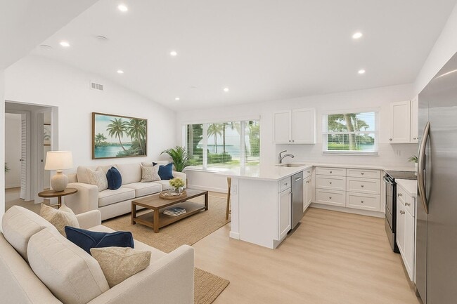 Photo - 121 S Lake Dr