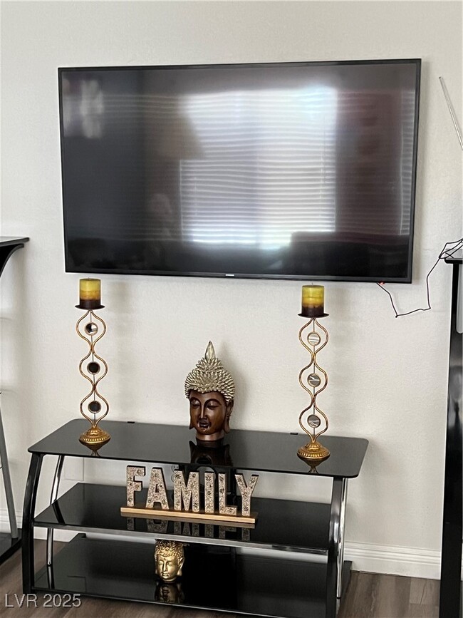 Photo - 3835 Chutney St