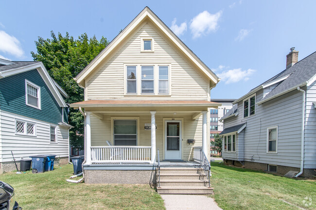 Building Photo - 111 Adams St Rental