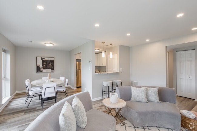 1BR, 1BA - 705SF