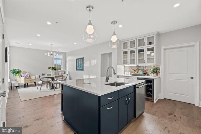 Building Photo - 600 Second St Unit 402