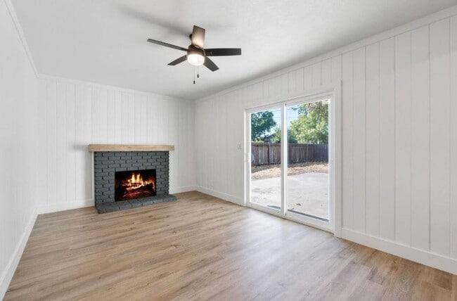 Photo - 934 W Alamos Ave