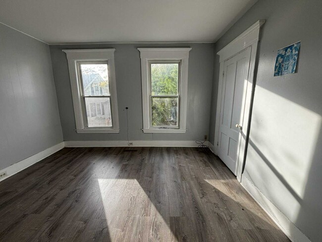 Photo - 281-283 Bridge St Unit 1