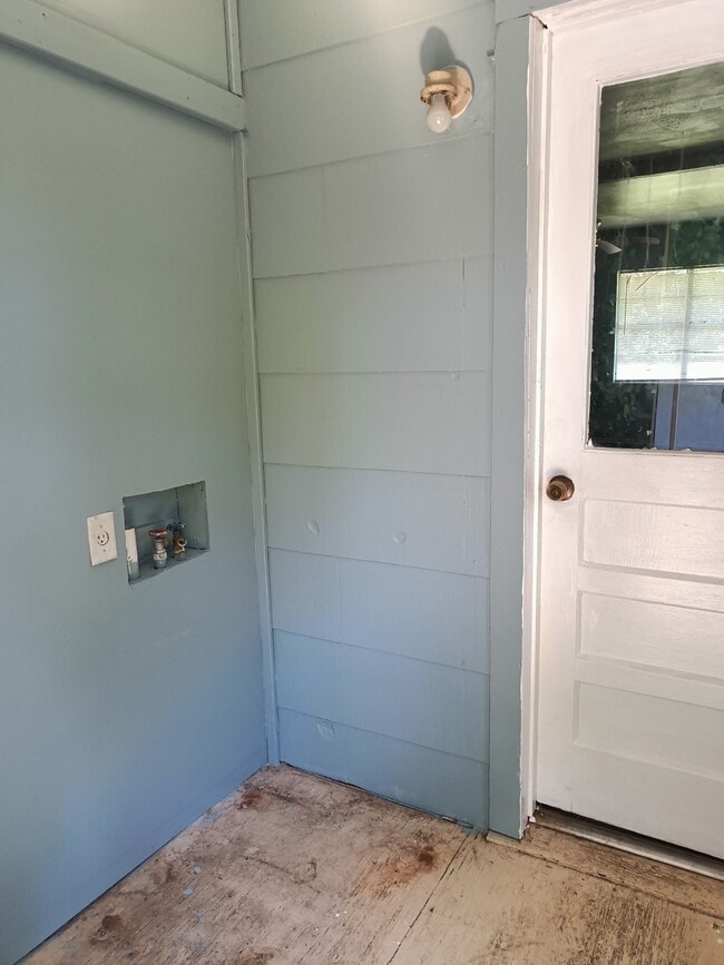 Photo - 385 Jones Rd