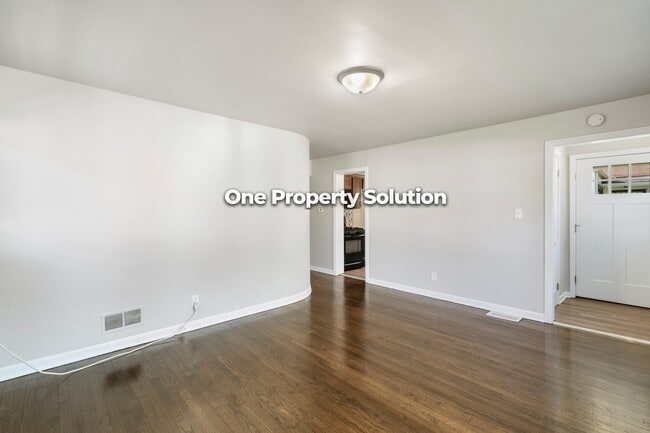 Photo - 5043 Washington St