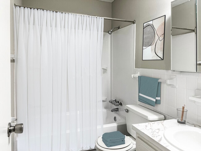 3646 Unit 12 -Bath