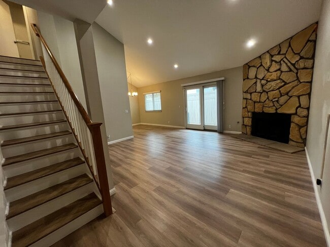 Photo - 2 Bedroom 1.5 Bath Townhouse Condo for Rent in the Heart of Monrovia