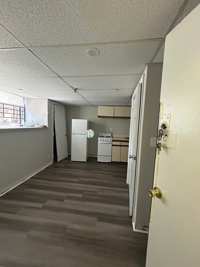 Building Photo - 6 St Mark St Rental