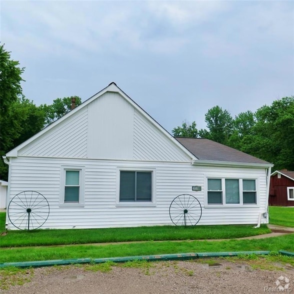 Building Photo - 48677 Sugarbush Rd Rental