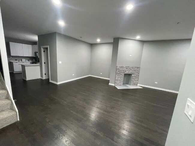 Building Photo - 4505 W Congress Pkwy Rental