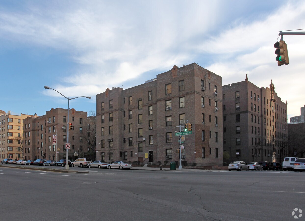 Photo - Thomas Gardens Apartments