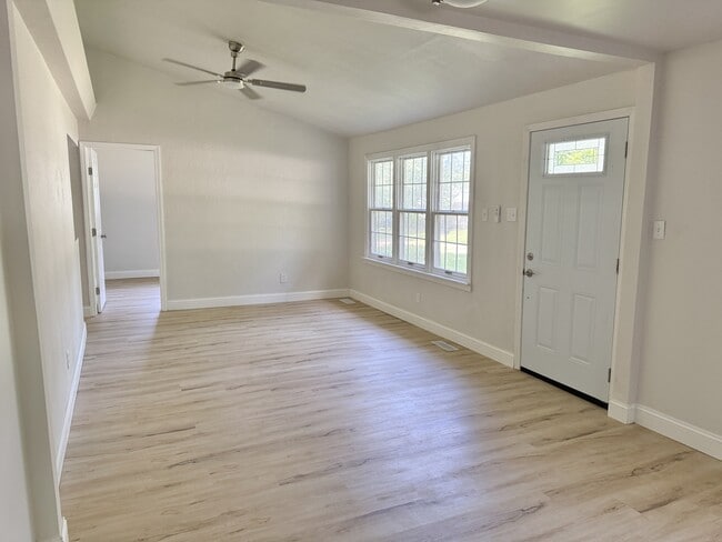 Photo - 200 Elbring Dr