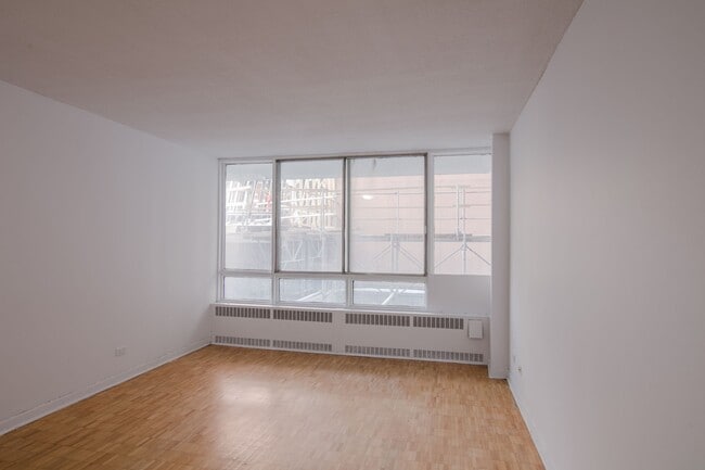 Photo - 1975 Maisonneuve Blvd W Unité 209