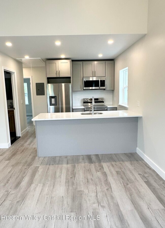 Photo - 61 Thompson St