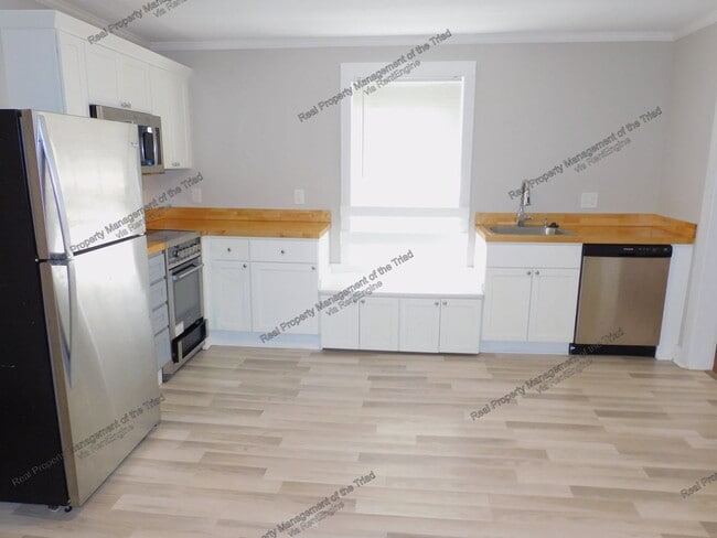 Photo - 936 Albert St SW