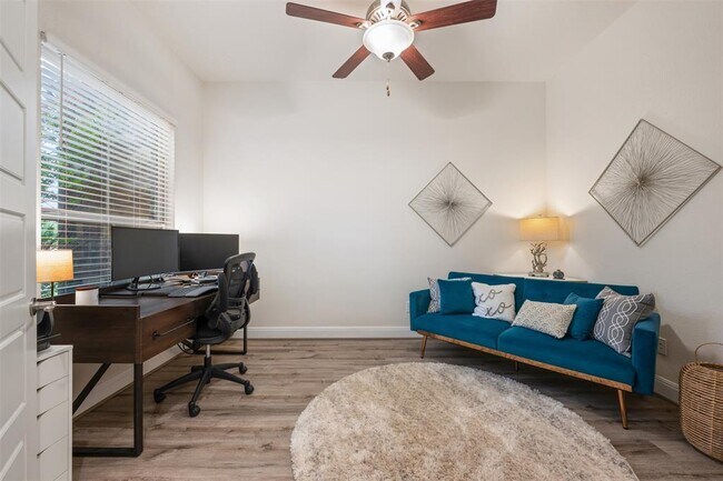 Photo - 725 Millcreek Ln