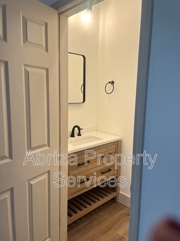 Photo - 1725 S Tucker Blvd