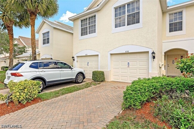 Photo - 836 Hampton Cir