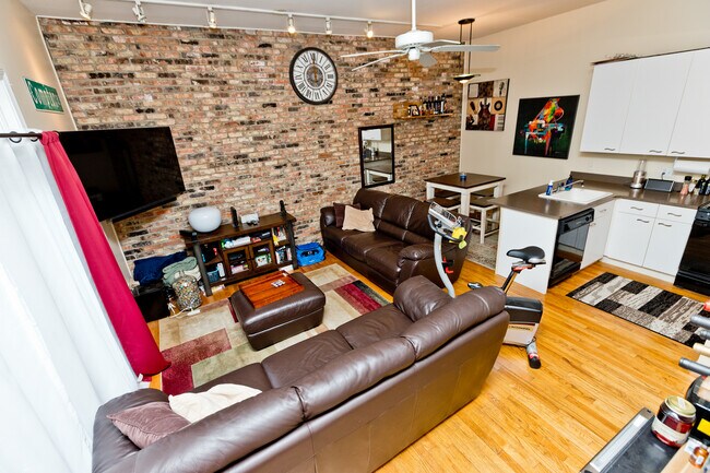 Photo - 616 N Paulina St